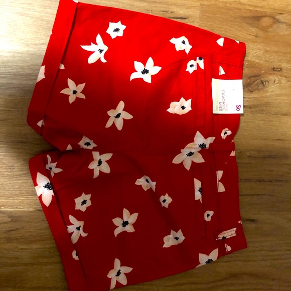Women’s Red Floral Shorts - Picture 2 of 2